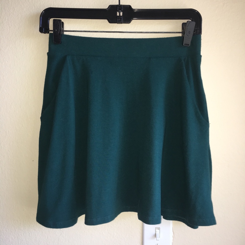 H&M Forest Green Skirt with Pockets🌿